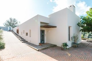 Chalet en Urbanizacion gandia. Villa con piscina infinity y espectaculares vistas a la montaña