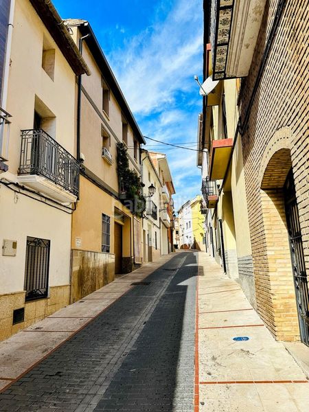 Foto d81d5299-2a7e-40b3-8db4-e6ac881de585. Masia amb aparcament a Montichelvo