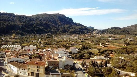 Foto a010b34e-73bd-4e76-b726-f6ff10710890. Casa adossada a calle calvari del 7 a Barx