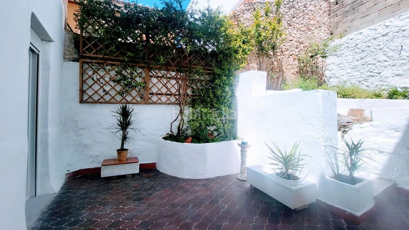 Foto dfe7d65d-77ea-4b40-87c6-6a8b6fe68368. Casa adossada a calle calvari del 7 a Barx