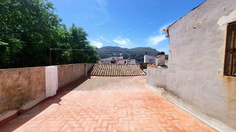 Foto e696080c-bf56-4635-a5a4-5d3f564c40fe. Casa adossada a calle calvari del 7 a Barx