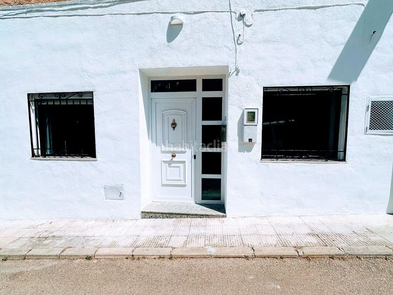 Foto eaf0636f-28f3-4ca4-98eb-e323e96ab9c0. Casa adossada a calle calvari del 7 a Barx