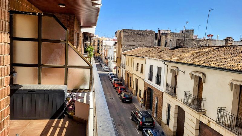 Foto a44ab7bc-ce1e-48c2-930a-374c4da7dc05. Pis a Oliva pueblo Oliva