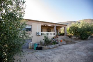 Maison à Almudaina. Amplio chalet en almudaina