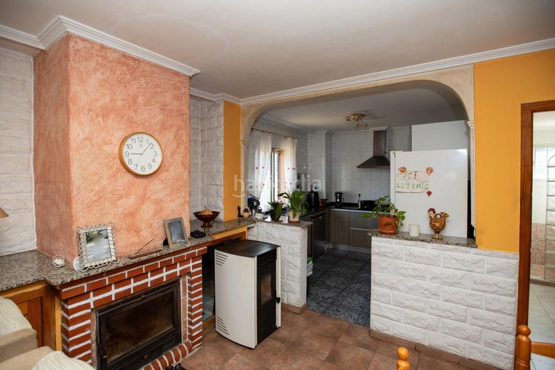 Foto f723cd3f-d01a-4d4f-9288-c51cffcd0039. Casa amb aparcament a Almudaina