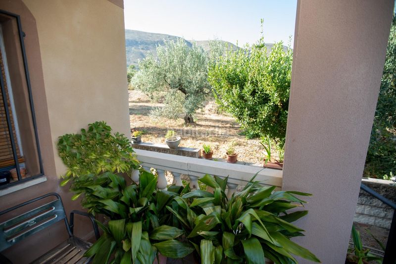 Foto fb92e598-ad63-4895-bd1e-b68bec98c501. Casa amb aparcament a Almudaina