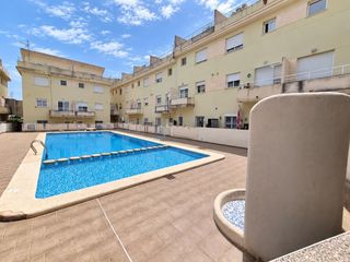 Reihenhaus in Favara. Adosado con 3 dormitorios, 4 baños, garaje, buhardilla, terraza
