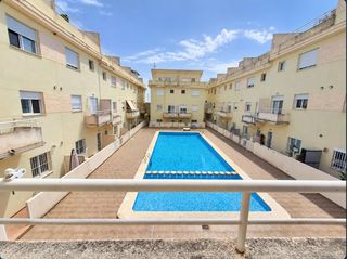 Maison jumelée à Favara. Adosado con 3 dormitorios, 4 baños, garaje, buhardilla, terraza