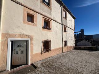 Pis a Plaza la paz 3. Piso con bajo en mataporquera (cantabria)