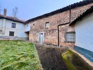Maison à Calle el pozo 33. Encantadora casa con jardín en prádanos de ojeda (palencia)
