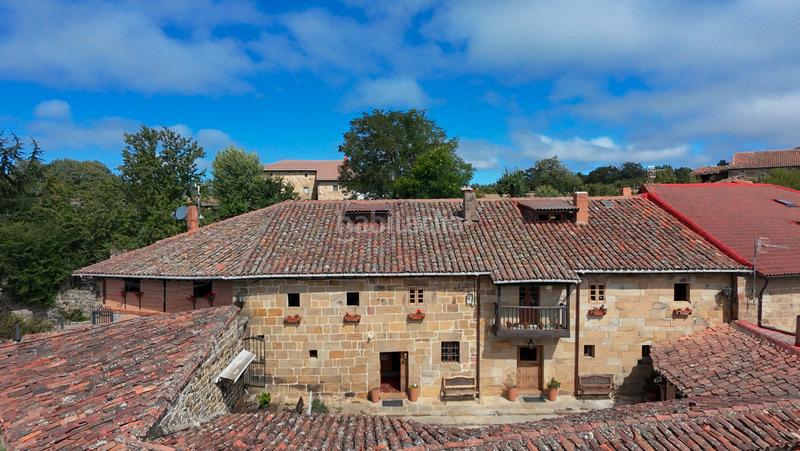 Foto bc05c298-3a21-4441-a91a-e5bcdfb957f7. Edificio en barrio navamuel 29 complejo turístico en navamuel, (cantabria) en Valderredible