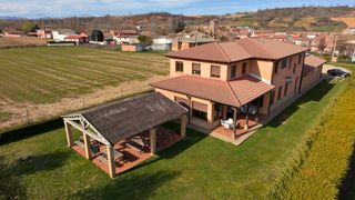 Local Comercial a Calle rio 12. Bar -  restaurante - hotel en venta en báscones de ojeda