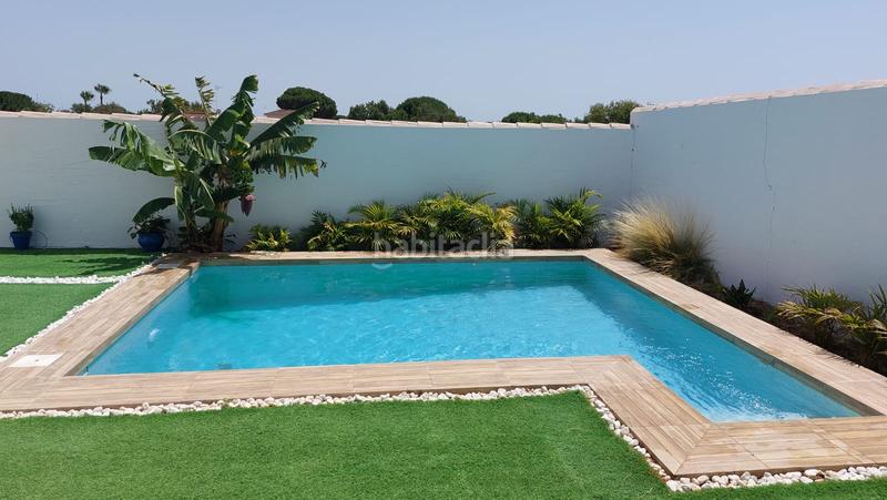 Foto c958fc5f-04f0-4163-b836-9b5e75285161. Rent house with fireplace parking pool in Los Gallos Chiclana de la Frontera