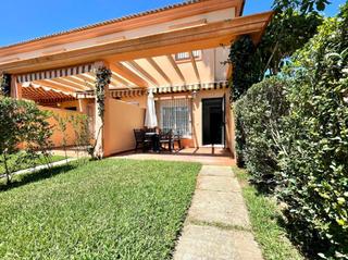 Lloguer Pis a La Barrosa. Duplex con jardín cerca playa