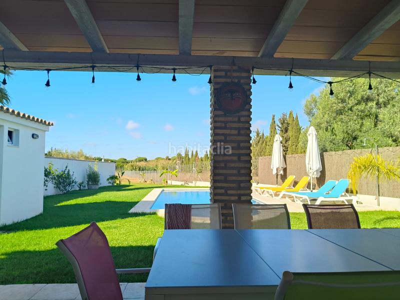 Foto 987094fa-0a56-4eef-8b3a-a113cf3b3054. Lloguer casa amb xemeneia aparcament piscina a Roche Conil de la Frontera