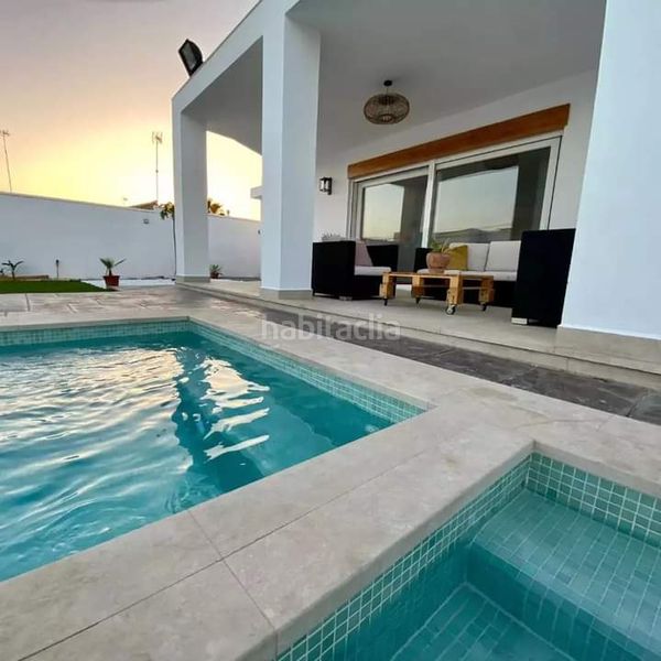 Foto 99e5d940-7d02-4408-a224-e548f396db75. Rent house with parking pool in Los Caños de Meca Barbate