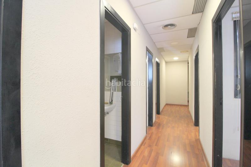 Foto 7d9e5ef2-82e2-49ac-9a57-a4bc10c2e02f. Alquiler local comercial en carrer de navarra 14 grande local centrico en Granollers