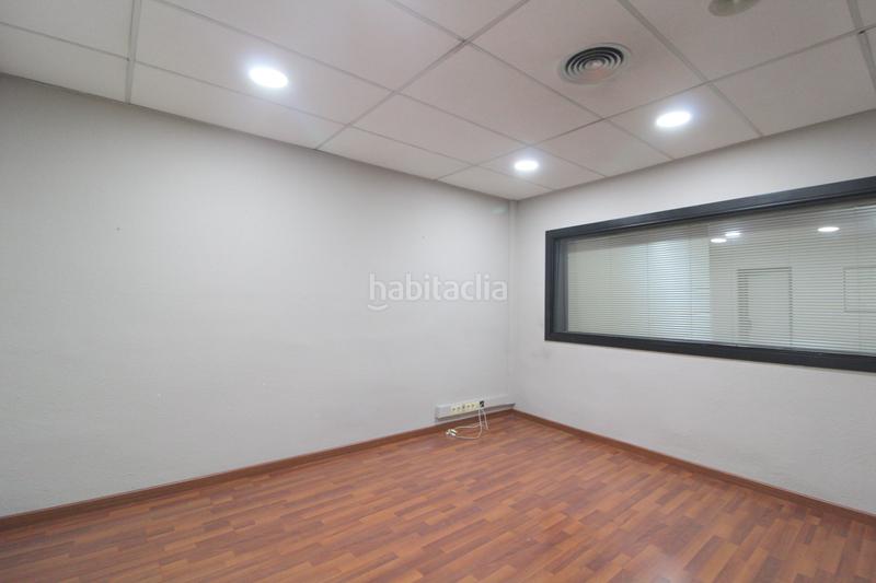 Foto aabd334d-2690-4079-b6d5-fd8ddd8a1e3e. Alquiler local comercial en carrer de navarra 14 grande local centrico en Granollers