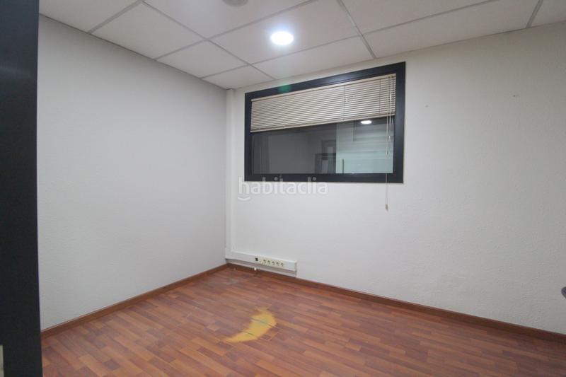 Foto b4c16932-6fcf-4157-9706-d2c05d91875c. Alquiler local comercial en carrer de navarra 14 grande local centrico en Granollers