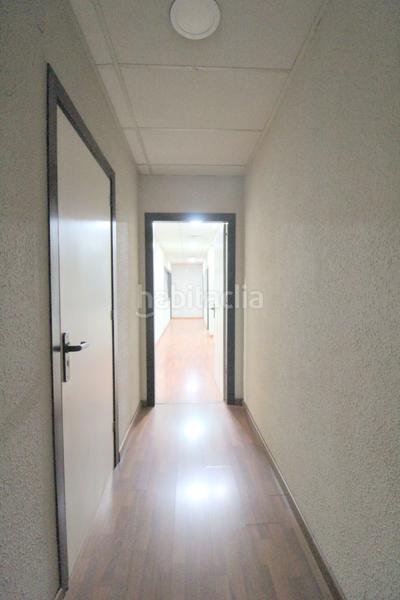 Foto 8c5b2638-fb07-4c36-89e6-21df1c09eeee. Lloguer local comercial a carrer de navarra 14 a Granollers