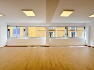 Miete Büro in Carrer d'agustí viñamata 3. Despacho a estrenar en pleno centro