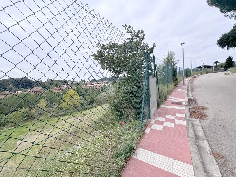 Foto ee5c5b1a-129d-4c54-9fad-20c57d53f622. Terreny residencial a carrer del maresme 7 a Canovelles