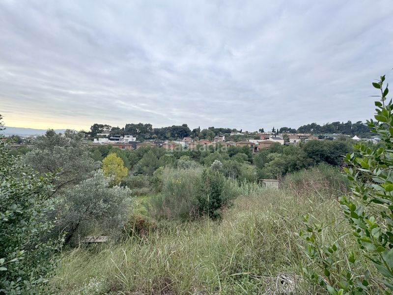 Foto f2af71d0-33e3-45aa-b72f-bdb6cd4f3234. Terreny residencial a carrer del maresme 7 a Canovelles