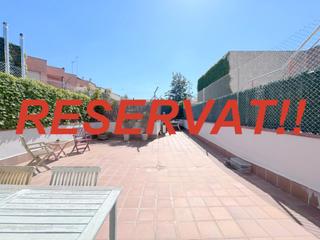 Piso en Carrer de francesc macià i llussà 45. Amplio piso con terraza de 30 m² y plaza de parking en pleno cen