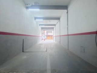 Lloguer Local Comercial a Carrer d'isabel de villena 20. Amplio y entrada para vehiculos