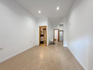 Rent Apartment  Carrer floridablanca. Apartamento al lado de la playa