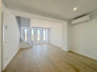Rent Flat  Carrer d'alfons iv 43. Duplex obra nueva en el centro
