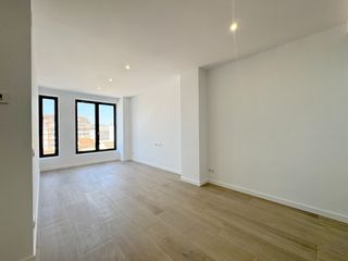 Rent Flat  Carrer d'alfons iv 43. Piso de obra nueva en el centro