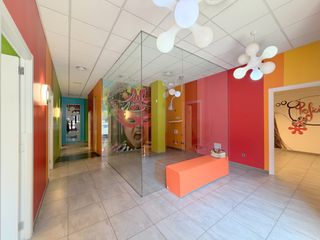 Alquiler Local Comercial en Cam� ramon llull 5. Esquinero en excelente ubicaci�n � 150 m� con gran escaparate