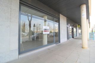 Geschäftsraum in Plaça dels Països Catalans 53