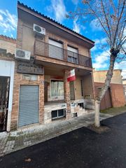 Casa adossada en Calle donantes de sangre 8. Adosado en venta en piedrabuena, 3 dormitorios.