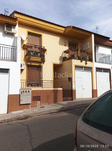 Foto e15d6e6a-e974-4c88-a90d-51bb66f12ba1. Casa adossada a calle albuera 46 a Daimiel