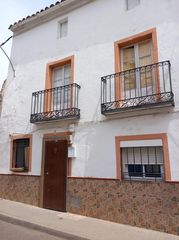 Casa en Calle cort�zar 1. Gran oportunidad en almad�n: casa de 257 m� con enorme potencial