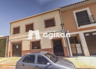 Casa en Juan ramon jimenez 16. Casa en venta en miguelturra.