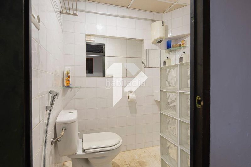 Foto 26b39787-d891-41a0-ab12-881bdb106d67. Local comercial a Raval Barcelona