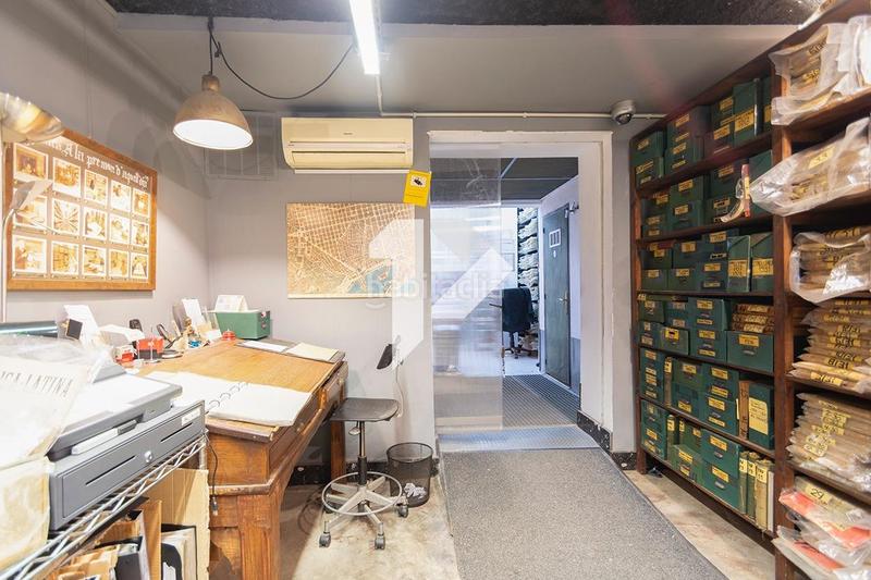 Foto 82b6c8ba-f8c4-4e5d-81d8-6e124694a7c1. Local comercial en Raval Barcelona
