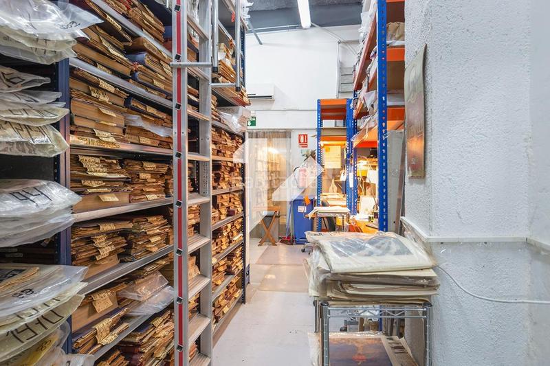 Foto b589f673-289c-4e5b-b767-d39ec82eaa4e. Local comercial en Raval Barcelona