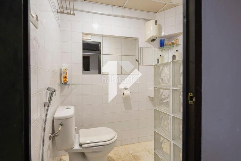 Foto c2d2f648-01b2-4eb7-9d68-3a02faae03fe. Local comercial en Raval Barcelona