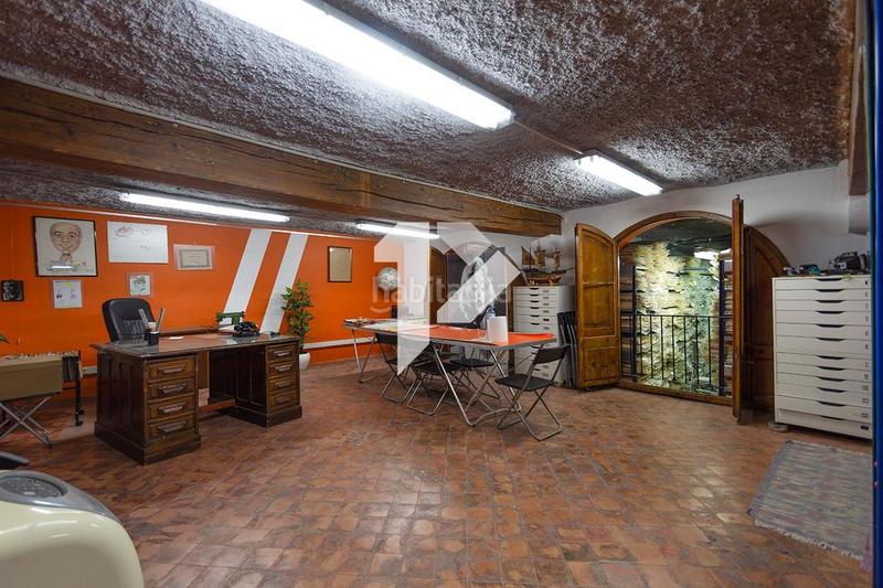 Foto e2dce80a-88f3-4c79-b6b0-b0583a1f60c0. Local comercial en Raval Barcelona