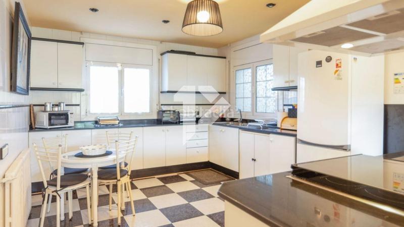 Foto 0eb7e5aa-b76d-4e94-a0cc-82d5b120f5c0. Casa amb calefacció aparcament piscina a Valldoreix Sant Cugat del Vallès