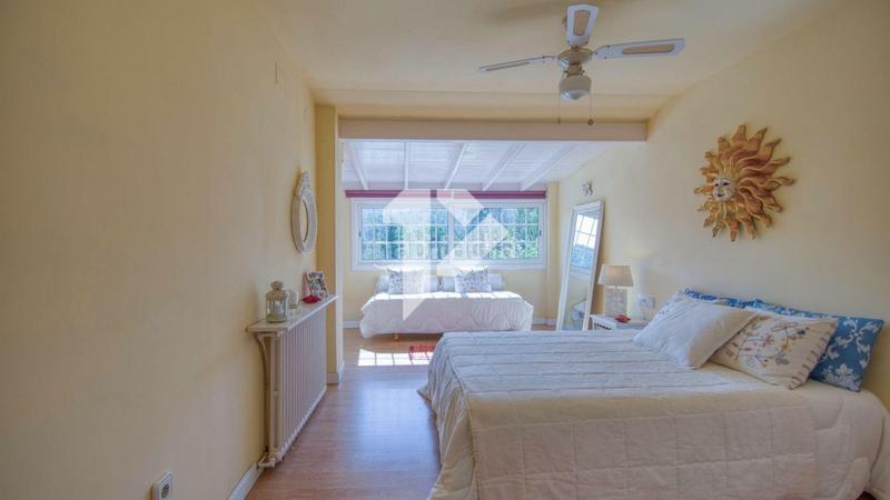 Foto c425a778-01fd-4088-a97b-c2f8d4d2b870. Casa amb calefacció aparcament piscina a Valldoreix Sant Cugat del Vallès