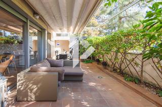 Dplex  Carrer carrer d'hereter. Amplio dplex  orientacin sur  dos terrazas  4 habitaciones y 3