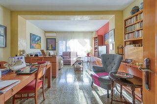 Apartament  Carrer d'arag�. Exterior  luminoso  orientaci�n sur  terraza con vistas  4 habit
