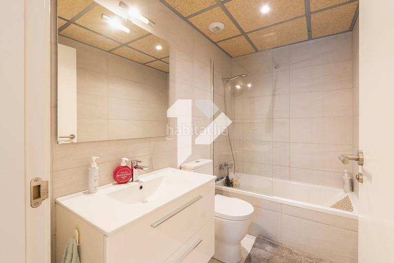 Foto 1eaa4795-d4db-45f5-a5d4-1cb7220e8766. Apartamento totalmente exterior terraza 50m 3 habitaciones 2 baños plaza de garaje en la finca orientación suroeste trastero piscina c en Barcelona