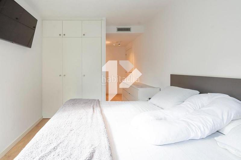 Foto 1f82821c-e6e5-4c8d-a25c-a5342e816b4c. Apartamento totalmente exterior terraza 50m 3 habitaciones 2 baños plaza de garaje en la finca orientación suroeste trastero piscina c en Barcelona