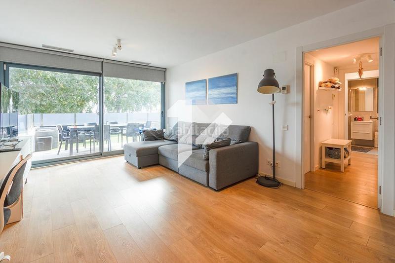 Foto 3cd0ad3f-12ad-4727-873c-1e07192f71cf. Apartamento totalmente exterior terraza 50m 3 habitaciones 2 baños plaza de garaje en la finca orientación suroeste trastero piscina c en Barcelona